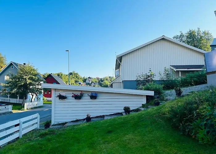 Koselig Hus I I Lofoten Med Elbil-lader