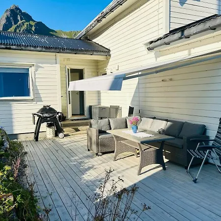 Nyaraló Koselig Hus I I Lofoten Med Elbil-lader Svolvær